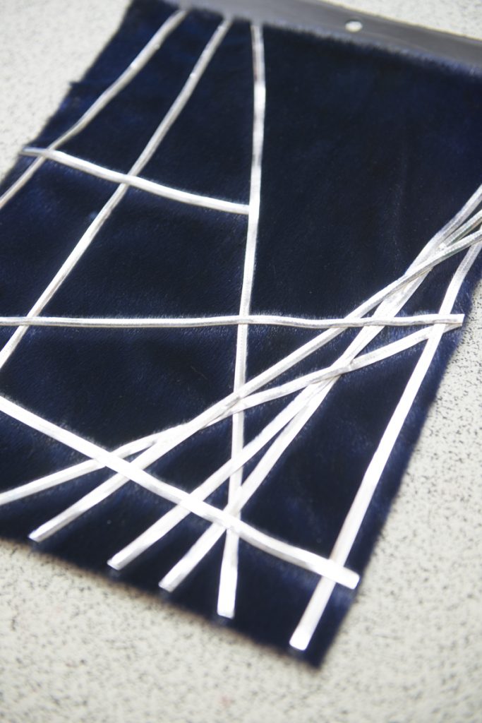 pelle_di:foca_con_applicazione_pelle_argento