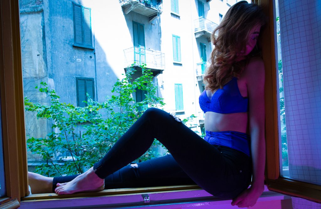 foto lady fur, finestra,